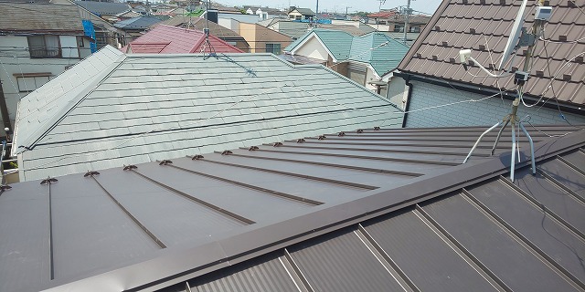 ガルバリウム鋼鈑製屋根工事施工例